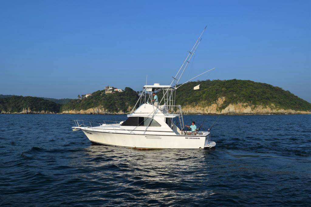 huatulco-private-yacht-tour-7-bays